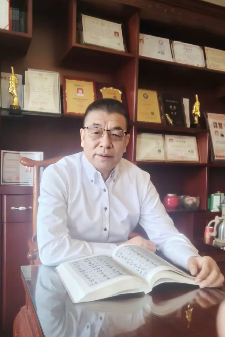 侯杰(副主席)(图1)